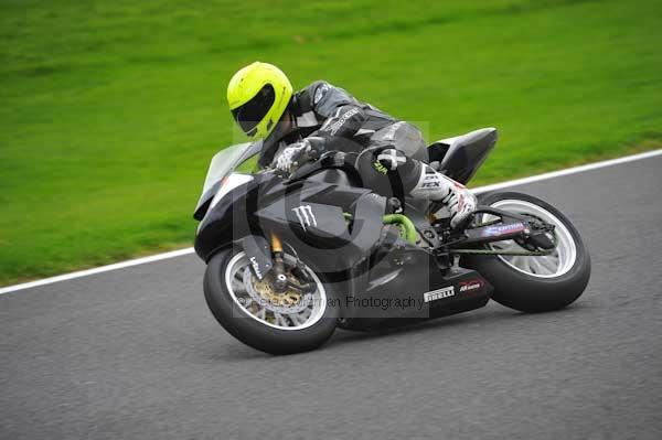 Motorcycle action photographs;cadwell;cadwell park photographs;event digital images;eventdigitalimages;motor racing louth lincolnshire;no limits trackday;peter wileman photography;trackday;trackday digital images;trackday photos