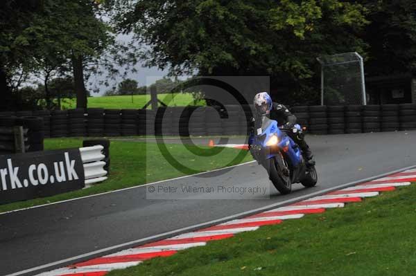 Motorcycle action photographs;cadwell;cadwell park photographs;event digital images;eventdigitalimages;motor racing louth lincolnshire;no limits trackday;peter wileman photography;trackday;trackday digital images;trackday photos