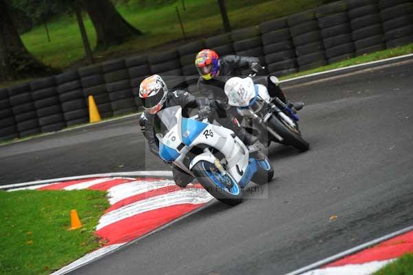 Motorcycle action photographs;cadwell;cadwell park photographs;event digital images;eventdigitalimages;motor racing louth lincolnshire;no limits trackday;peter wileman photography;trackday;trackday digital images;trackday photos