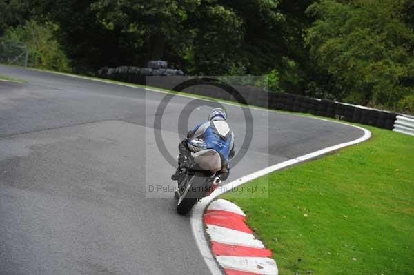 Motorcycle action photographs;cadwell;cadwell park photographs;event digital images;eventdigitalimages;motor racing louth lincolnshire;no limits trackday;peter wileman photography;trackday;trackday digital images;trackday photos