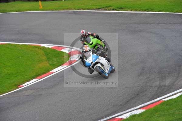 Motorcycle action photographs;cadwell;cadwell park photographs;event digital images;eventdigitalimages;motor racing louth lincolnshire;no limits trackday;peter wileman photography;trackday;trackday digital images;trackday photos