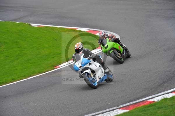 Motorcycle action photographs;cadwell;cadwell park photographs;event digital images;eventdigitalimages;motor racing louth lincolnshire;no limits trackday;peter wileman photography;trackday;trackday digital images;trackday photos