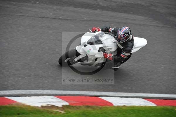 Motorcycle action photographs;cadwell;cadwell park photographs;event digital images;eventdigitalimages;motor racing louth lincolnshire;no limits trackday;peter wileman photography;trackday;trackday digital images;trackday photos