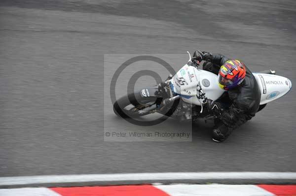 Motorcycle action photographs;cadwell;cadwell park photographs;event digital images;eventdigitalimages;motor racing louth lincolnshire;no limits trackday;peter wileman photography;trackday;trackday digital images;trackday photos