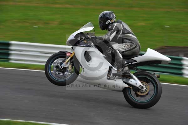 Motorcycle action photographs;cadwell;cadwell park photographs;event digital images;eventdigitalimages;motor racing louth lincolnshire;no limits trackday;peter wileman photography;trackday;trackday digital images;trackday photos