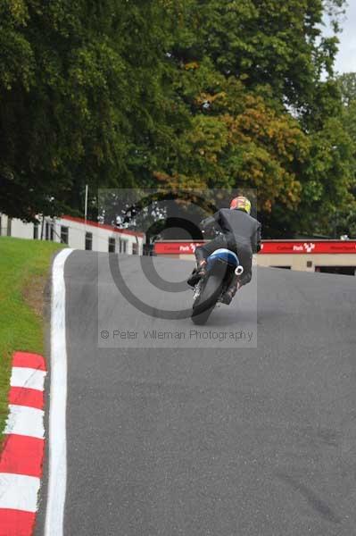 Motorcycle action photographs;cadwell;cadwell park photographs;event digital images;eventdigitalimages;motor racing louth lincolnshire;no limits trackday;peter wileman photography;trackday;trackday digital images;trackday photos