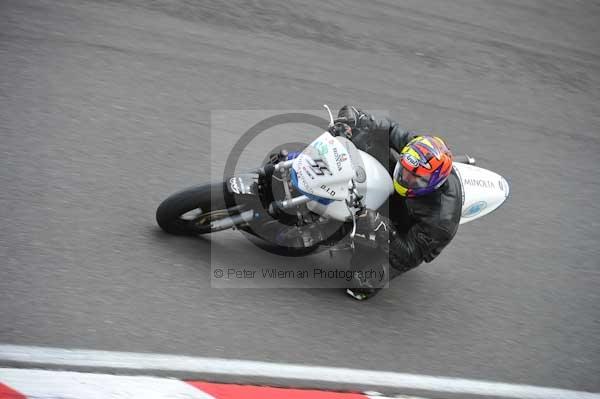 Motorcycle action photographs;cadwell;cadwell park photographs;event digital images;eventdigitalimages;motor racing louth lincolnshire;no limits trackday;peter wileman photography;trackday;trackday digital images;trackday photos