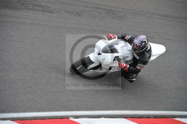 Motorcycle action photographs;cadwell;cadwell park photographs;event digital images;eventdigitalimages;motor racing louth lincolnshire;no limits trackday;peter wileman photography;trackday;trackday digital images;trackday photos