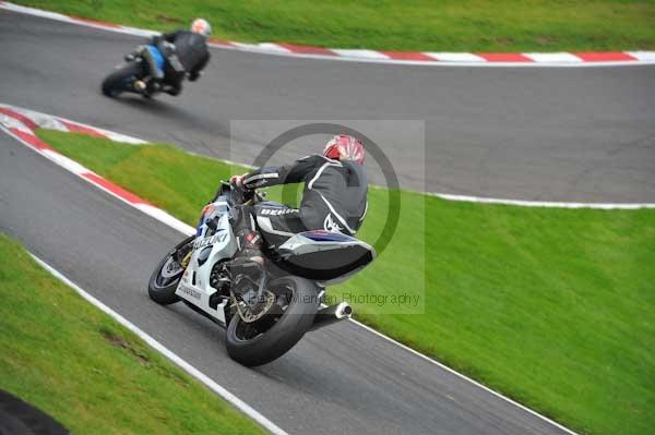 Motorcycle action photographs;cadwell;cadwell park photographs;event digital images;eventdigitalimages;motor racing louth lincolnshire;no limits trackday;peter wileman photography;trackday;trackday digital images;trackday photos