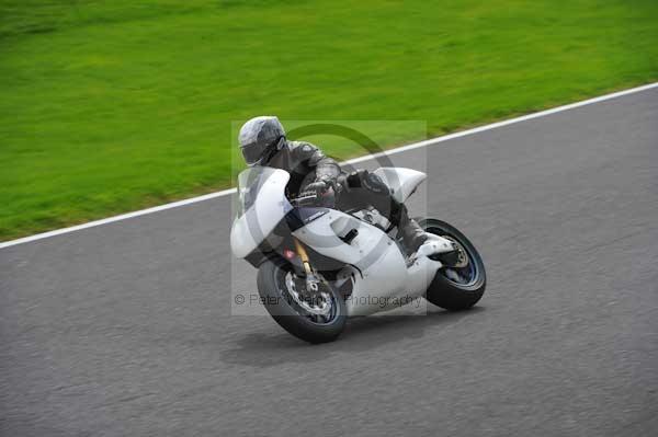 Motorcycle action photographs;cadwell;cadwell park photographs;event digital images;eventdigitalimages;motor racing louth lincolnshire;no limits trackday;peter wileman photography;trackday;trackday digital images;trackday photos