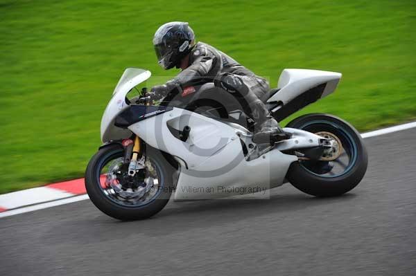 Motorcycle action photographs;cadwell;cadwell park photographs;event digital images;eventdigitalimages;motor racing louth lincolnshire;no limits trackday;peter wileman photography;trackday;trackday digital images;trackday photos