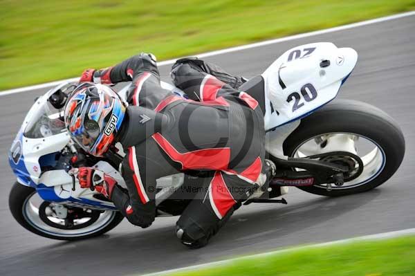 Motorcycle action photographs;cadwell;cadwell park photographs;event digital images;eventdigitalimages;motor racing louth lincolnshire;no limits trackday;peter wileman photography;trackday;trackday digital images;trackday photos