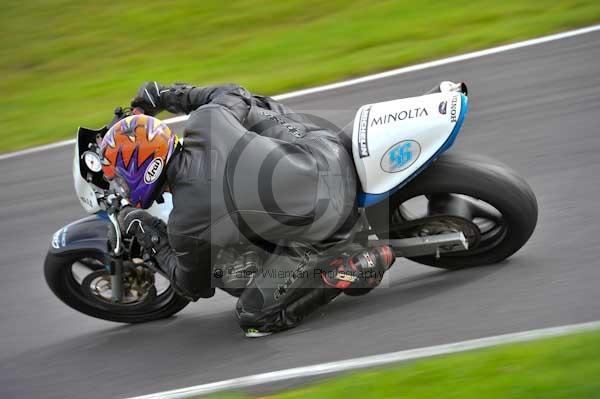 Motorcycle action photographs;cadwell;cadwell park photographs;event digital images;eventdigitalimages;motor racing louth lincolnshire;no limits trackday;peter wileman photography;trackday;trackday digital images;trackday photos