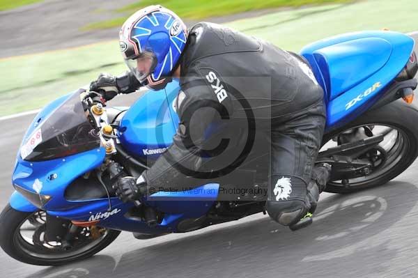 Motorcycle action photographs;cadwell;cadwell park photographs;event digital images;eventdigitalimages;motor racing louth lincolnshire;no limits trackday;peter wileman photography;trackday;trackday digital images;trackday photos