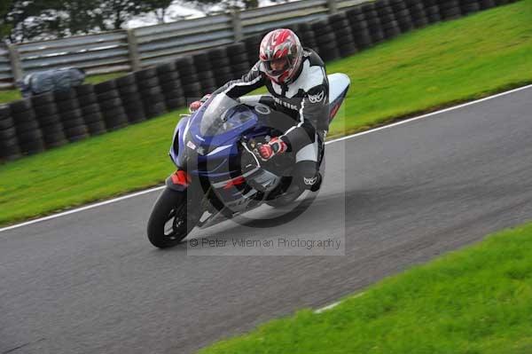 Motorcycle action photographs;cadwell;cadwell park photographs;event digital images;eventdigitalimages;motor racing louth lincolnshire;no limits trackday;peter wileman photography;trackday;trackday digital images;trackday photos