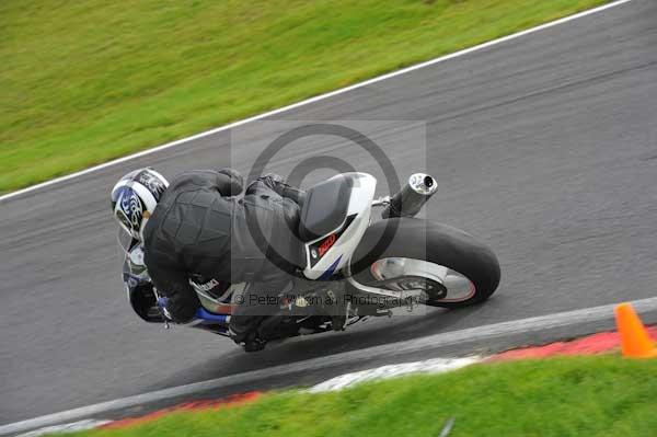 Motorcycle action photographs;cadwell;cadwell park photographs;event digital images;eventdigitalimages;motor racing louth lincolnshire;no limits trackday;peter wileman photography;trackday;trackday digital images;trackday photos