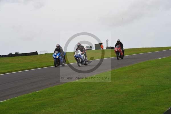 Motorcycle action photographs;cadwell;cadwell park photographs;event digital images;eventdigitalimages;motor racing louth lincolnshire;no limits trackday;peter wileman photography;trackday;trackday digital images;trackday photos