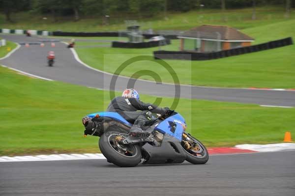 Motorcycle action photographs;cadwell;cadwell park photographs;event digital images;eventdigitalimages;motor racing louth lincolnshire;no limits trackday;peter wileman photography;trackday;trackday digital images;trackday photos