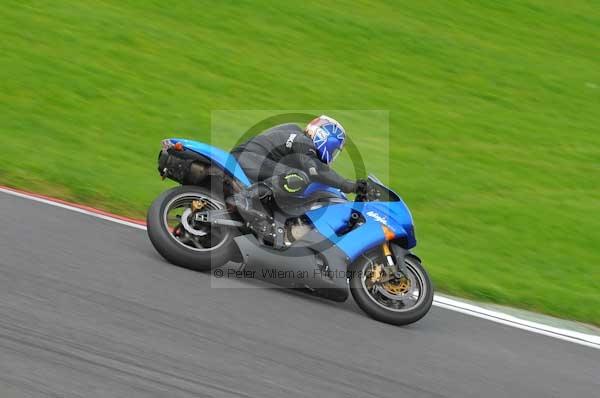 Motorcycle action photographs;cadwell;cadwell park photographs;event digital images;eventdigitalimages;motor racing louth lincolnshire;no limits trackday;peter wileman photography;trackday;trackday digital images;trackday photos