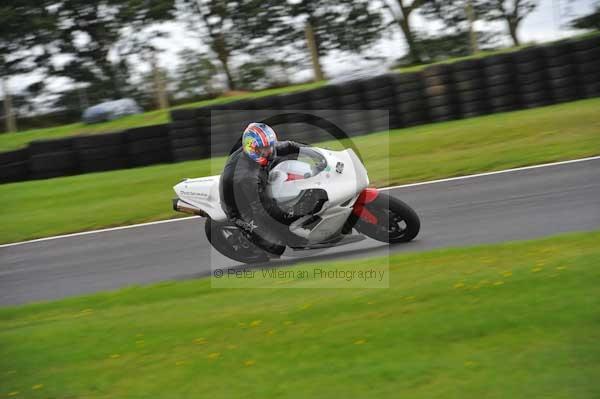 Motorcycle action photographs;cadwell;cadwell park photographs;event digital images;eventdigitalimages;motor racing louth lincolnshire;no limits trackday;peter wileman photography;trackday;trackday digital images;trackday photos