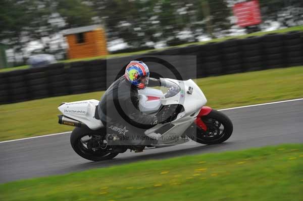 Motorcycle action photographs;cadwell;cadwell park photographs;event digital images;eventdigitalimages;motor racing louth lincolnshire;no limits trackday;peter wileman photography;trackday;trackday digital images;trackday photos