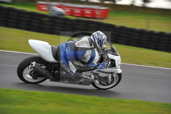 Motorcycle action photographs;cadwell;cadwell park photographs;event digital images;eventdigitalimages;motor racing louth lincolnshire;no limits trackday;peter wileman photography;trackday;trackday digital images;trackday photos