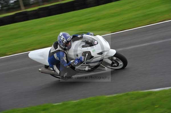 Motorcycle action photographs;cadwell;cadwell park photographs;event digital images;eventdigitalimages;motor racing louth lincolnshire;no limits trackday;peter wileman photography;trackday;trackday digital images;trackday photos