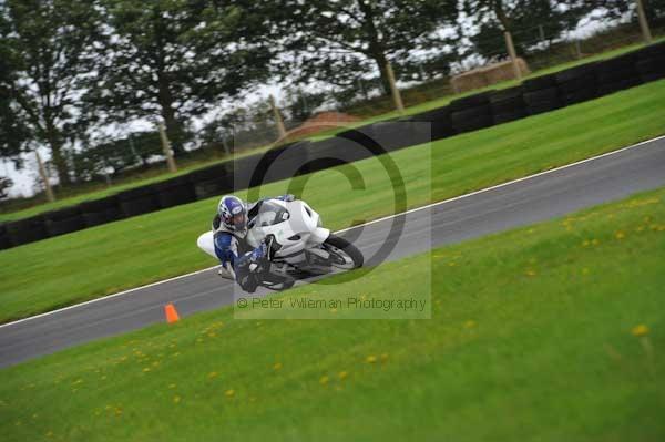 Motorcycle action photographs;cadwell;cadwell park photographs;event digital images;eventdigitalimages;motor racing louth lincolnshire;no limits trackday;peter wileman photography;trackday;trackday digital images;trackday photos