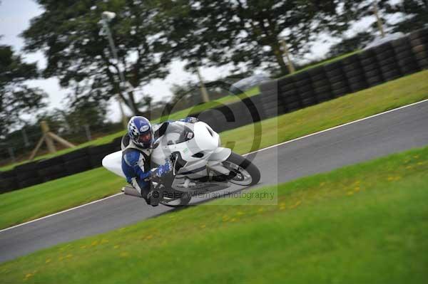 Motorcycle action photographs;cadwell;cadwell park photographs;event digital images;eventdigitalimages;motor racing louth lincolnshire;no limits trackday;peter wileman photography;trackday;trackday digital images;trackday photos