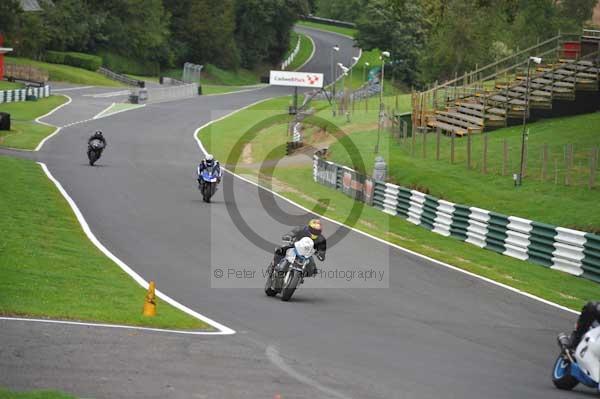 Motorcycle action photographs;cadwell;cadwell park photographs;event digital images;eventdigitalimages;motor racing louth lincolnshire;no limits trackday;peter wileman photography;trackday;trackday digital images;trackday photos