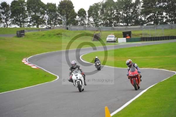 Motorcycle action photographs;cadwell;cadwell park photographs;event digital images;eventdigitalimages;motor racing louth lincolnshire;no limits trackday;peter wileman photography;trackday;trackday digital images;trackday photos