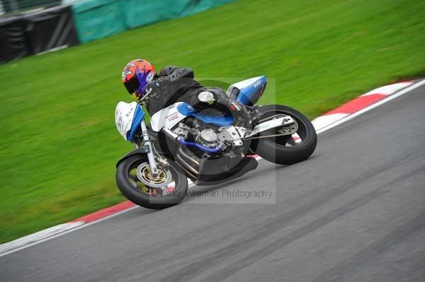 Motorcycle action photographs;cadwell;cadwell park photographs;event digital images;eventdigitalimages;motor racing louth lincolnshire;no limits trackday;peter wileman photography;trackday;trackday digital images;trackday photos