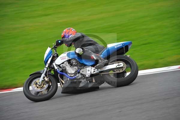 Motorcycle action photographs;cadwell;cadwell park photographs;event digital images;eventdigitalimages;motor racing louth lincolnshire;no limits trackday;peter wileman photography;trackday;trackday digital images;trackday photos