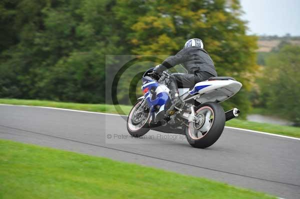 Motorcycle action photographs;cadwell;cadwell park photographs;event digital images;eventdigitalimages;motor racing louth lincolnshire;no limits trackday;peter wileman photography;trackday;trackday digital images;trackday photos