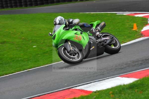 Motorcycle action photographs;cadwell;cadwell park photographs;event digital images;eventdigitalimages;motor racing louth lincolnshire;no limits trackday;peter wileman photography;trackday;trackday digital images;trackday photos