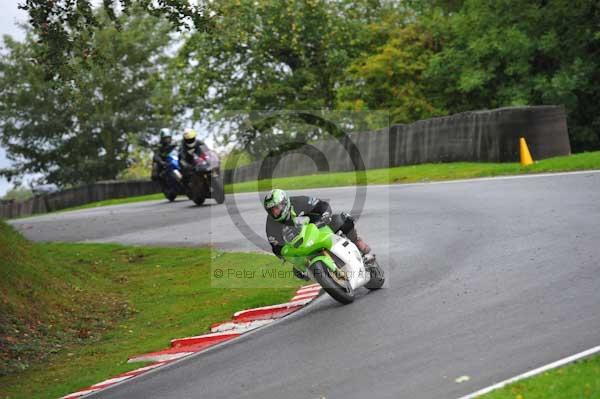 Motorcycle action photographs;cadwell;cadwell park photographs;event digital images;eventdigitalimages;motor racing louth lincolnshire;no limits trackday;peter wileman photography;trackday;trackday digital images;trackday photos