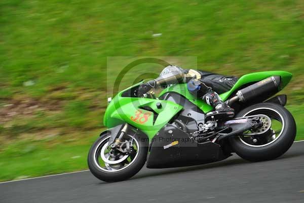 Motorcycle action photographs;cadwell;cadwell park photographs;event digital images;eventdigitalimages;motor racing louth lincolnshire;no limits trackday;peter wileman photography;trackday;trackday digital images;trackday photos