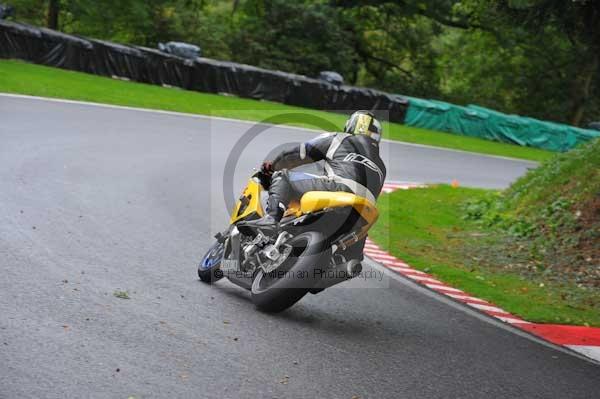 Motorcycle action photographs;cadwell;cadwell park photographs;event digital images;eventdigitalimages;motor racing louth lincolnshire;no limits trackday;peter wileman photography;trackday;trackday digital images;trackday photos