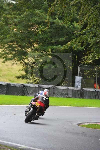 Motorcycle action photographs;cadwell;cadwell park photographs;event digital images;eventdigitalimages;motor racing louth lincolnshire;no limits trackday;peter wileman photography;trackday;trackday digital images;trackday photos