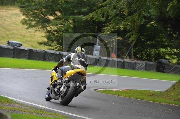 Motorcycle action photographs;cadwell;cadwell park photographs;event digital images;eventdigitalimages;motor racing louth lincolnshire;no limits trackday;peter wileman photography;trackday;trackday digital images;trackday photos