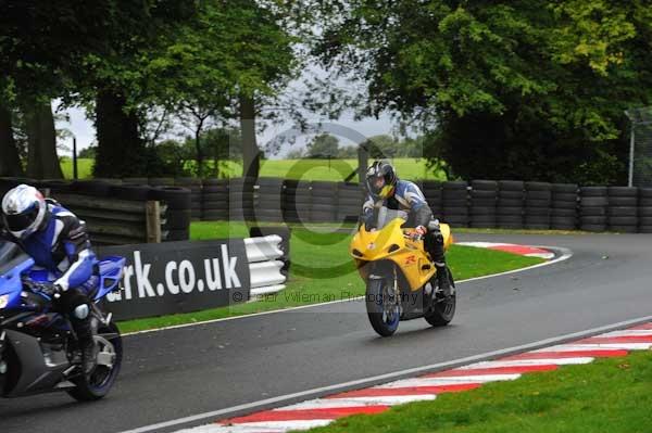 Motorcycle action photographs;cadwell;cadwell park photographs;event digital images;eventdigitalimages;motor racing louth lincolnshire;no limits trackday;peter wileman photography;trackday;trackday digital images;trackday photos