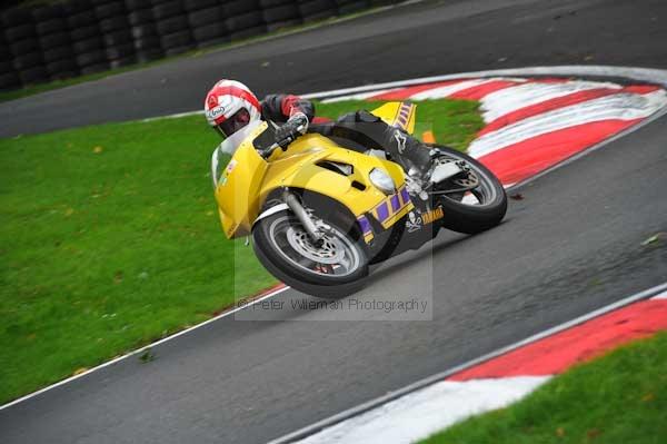 Motorcycle action photographs;cadwell;cadwell park photographs;event digital images;eventdigitalimages;motor racing louth lincolnshire;no limits trackday;peter wileman photography;trackday;trackday digital images;trackday photos