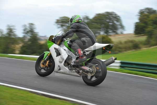 Motorcycle action photographs;cadwell;cadwell park photographs;event digital images;eventdigitalimages;motor racing louth lincolnshire;no limits trackday;peter wileman photography;trackday;trackday digital images;trackday photos