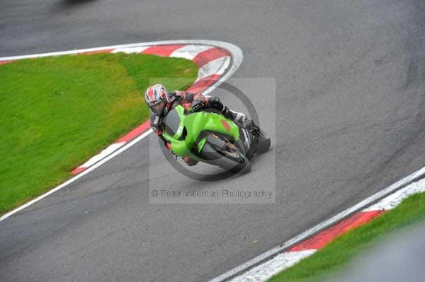 Motorcycle action photographs;cadwell;cadwell park photographs;event digital images;eventdigitalimages;motor racing louth lincolnshire;no limits trackday;peter wileman photography;trackday;trackday digital images;trackday photos