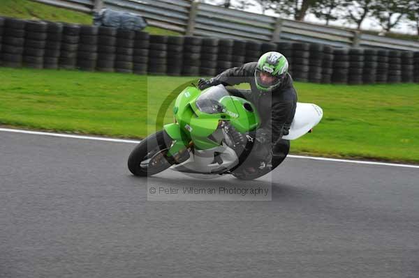 Motorcycle action photographs;cadwell;cadwell park photographs;event digital images;eventdigitalimages;motor racing louth lincolnshire;no limits trackday;peter wileman photography;trackday;trackday digital images;trackday photos