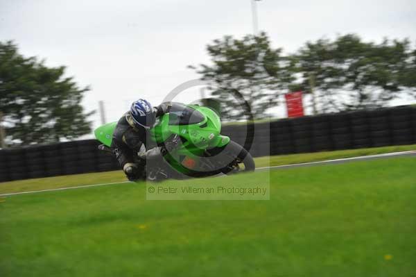 Motorcycle action photographs;cadwell;cadwell park photographs;event digital images;eventdigitalimages;motor racing louth lincolnshire;no limits trackday;peter wileman photography;trackday;trackday digital images;trackday photos