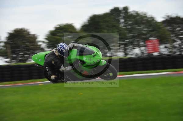 Motorcycle action photographs;cadwell;cadwell park photographs;event digital images;eventdigitalimages;motor racing louth lincolnshire;no limits trackday;peter wileman photography;trackday;trackday digital images;trackday photos