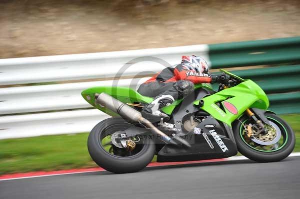 Motorcycle action photographs;cadwell;cadwell park photographs;event digital images;eventdigitalimages;motor racing louth lincolnshire;no limits trackday;peter wileman photography;trackday;trackday digital images;trackday photos