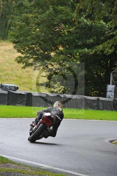 Motorcycle action photographs;cadwell;cadwell park photographs;event digital images;eventdigitalimages;motor racing louth lincolnshire;no limits trackday;peter wileman photography;trackday;trackday digital images;trackday photos