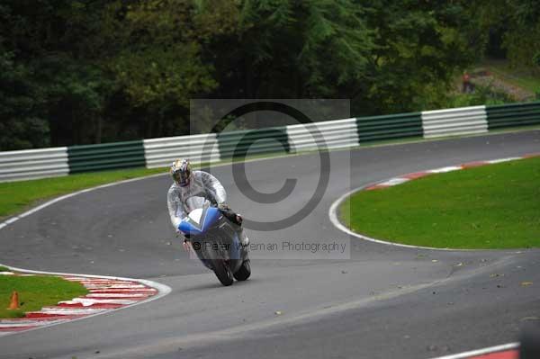 Motorcycle action photographs;cadwell;cadwell park photographs;event digital images;eventdigitalimages;motor racing louth lincolnshire;no limits trackday;peter wileman photography;trackday;trackday digital images;trackday photos